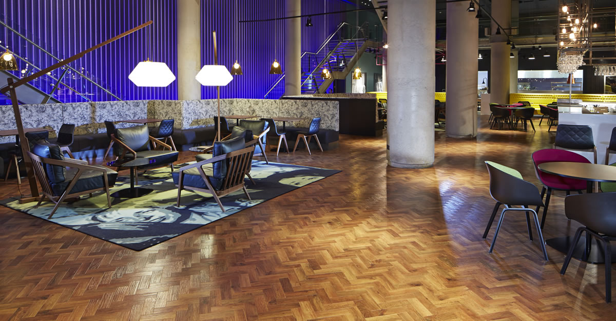 1200 x 625 KARNDEAN COMMERCIAL FLOORING RETAIL O2 London AP02 AuburnOak Bar LS
